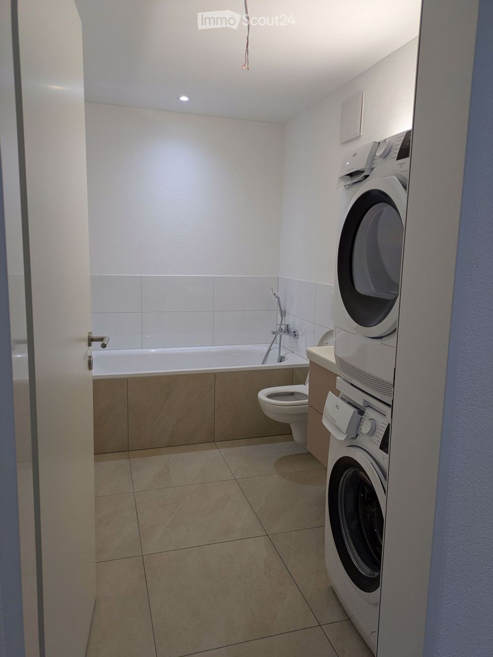 Moderne 4.5-Zimmerwohnung mit zwei Bädern und gemütlichem Sitzplatz - Bild 3