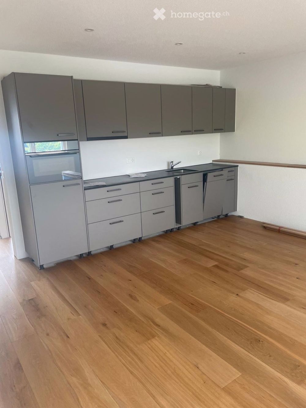 6.5-Zimmer-Wohnung in Neubau mit Balkon in Uttigen - Bild 1