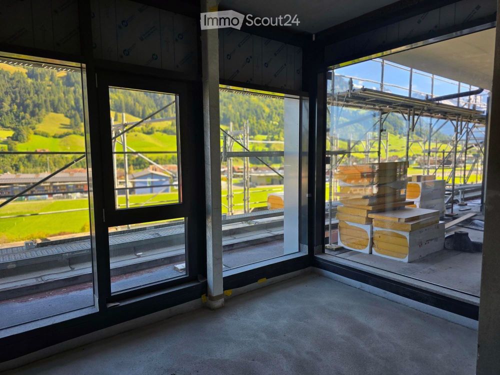 Moderne 2.5-Zimmer-Dachwohnung mit Bergblick in Frutigen - Bild 1