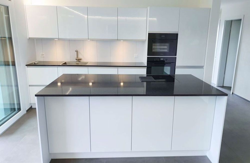 moderne 3.5-Zimmerwohnung mit Sitzplatz - Küche