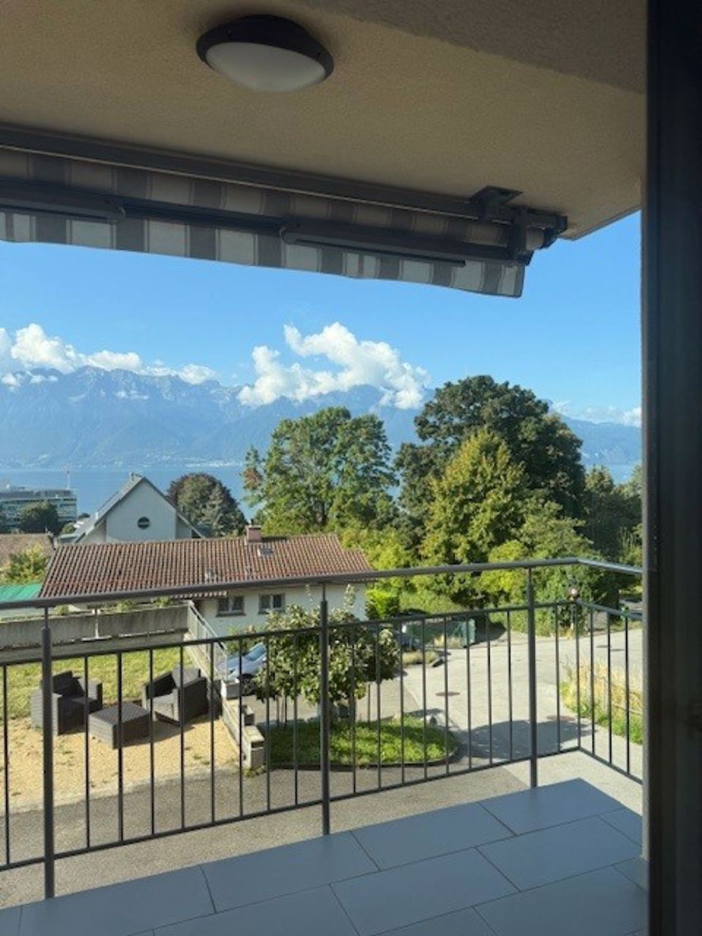 Geräumige 5.5-Zimmer-Wohnung mit atemberaubendem Seeblick in Corseaux - Bild 12