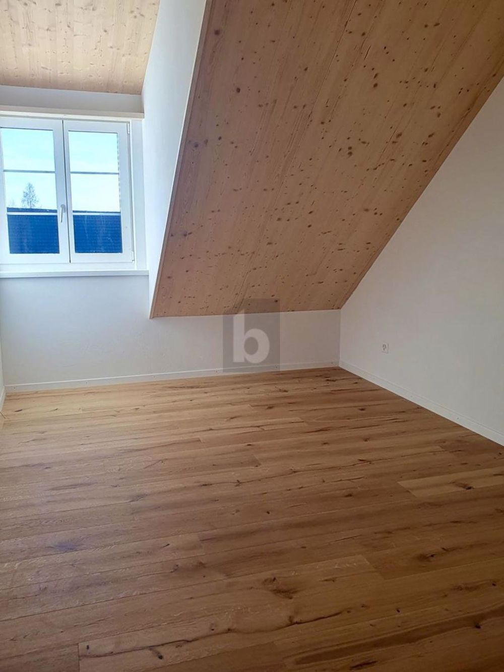 HOCHWERTIGER ERSTBEZUG - Bild 2