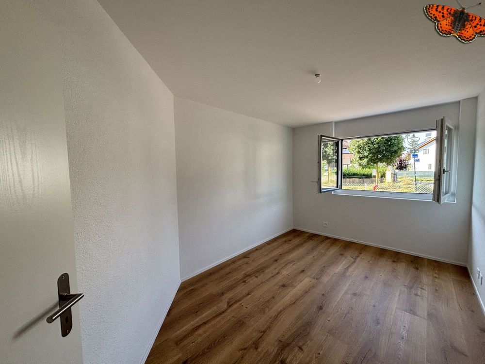SELTEN ! PRÄCHTIGES 4 ½ ZIMMER APARTMENT IM EG - Großer Garten & Terrasse ! - Chambre