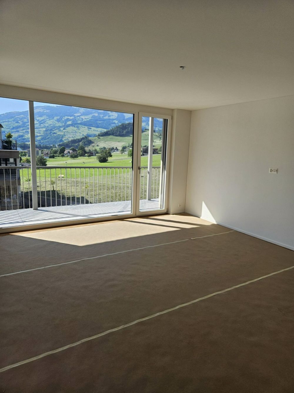Traumhafte Neubau-Wohnung mit Seesicht - Wohnzimmer