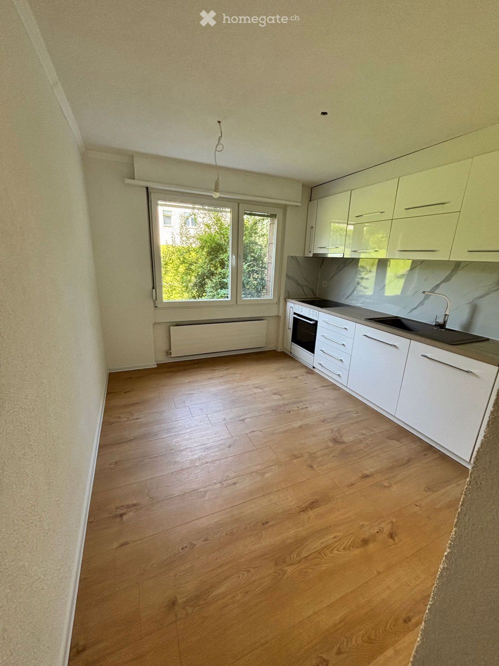 Erstvermietung einer neu sanierten 2.5 Zimmerwohnung mit toller Aussicht! - Bild 1