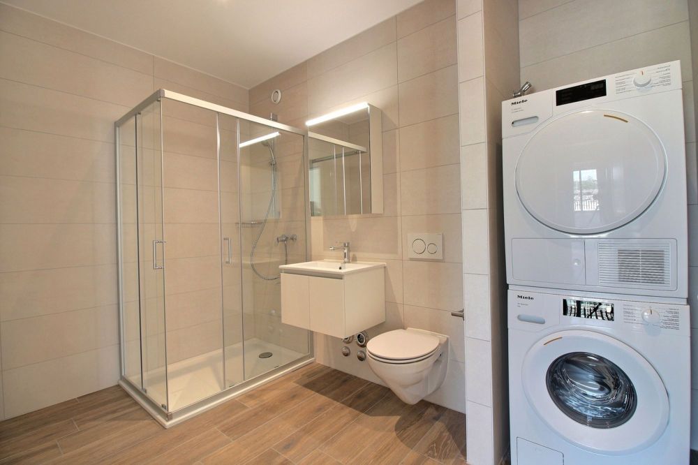 Neue 2.5-Zimmer-Wohnung in Marly! - Salle de douche