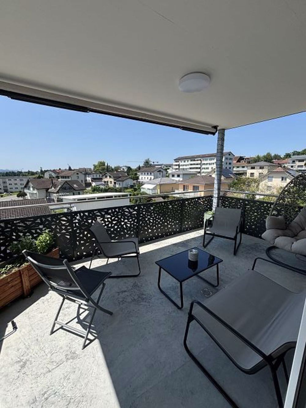 Moderne, helle Attikawohnung - Balkon gedeckt
