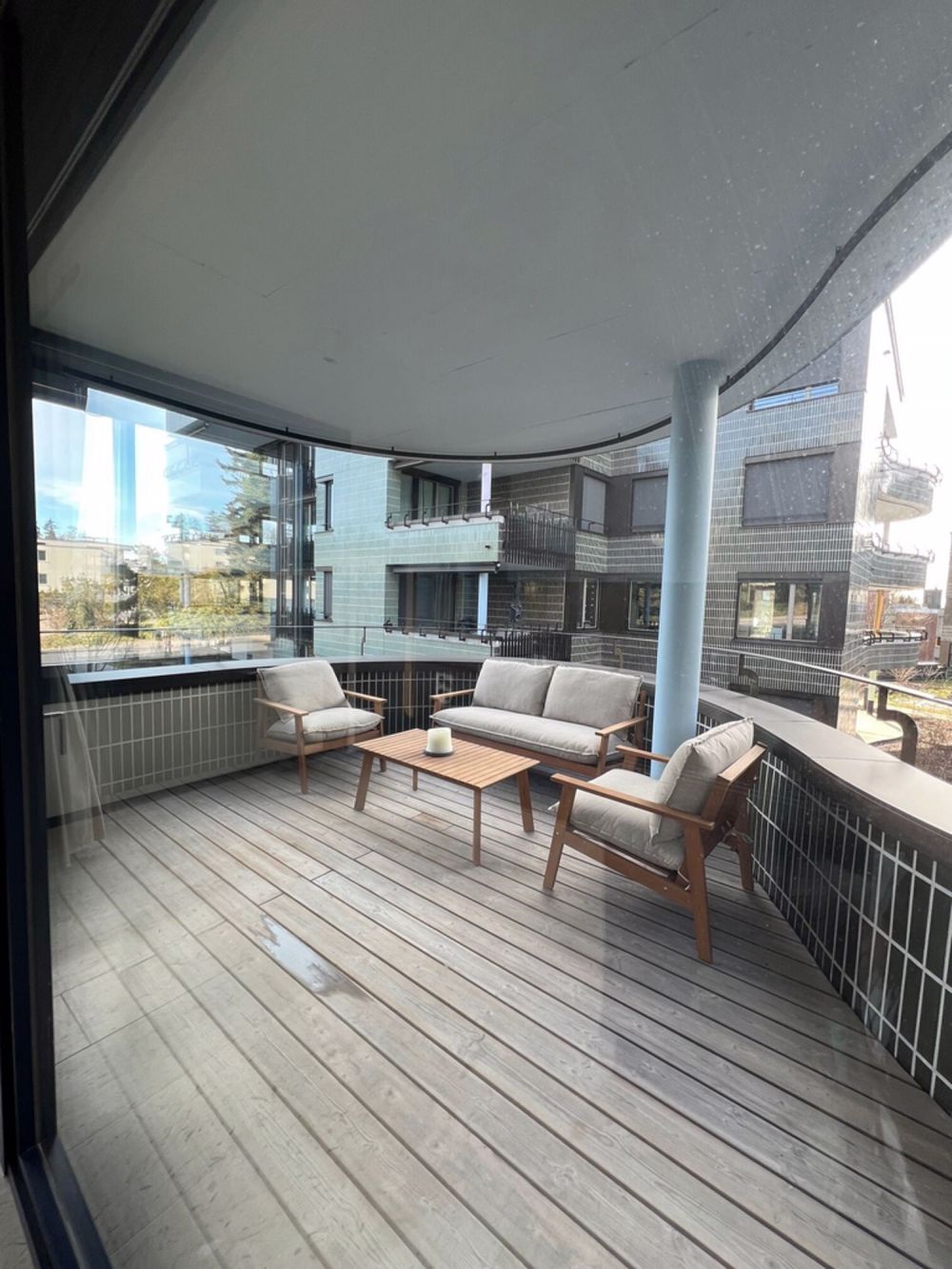 Helle und moderne 2.5 Zimmer-Wohnung in nähe Flughafen! - Terrasse.jpg