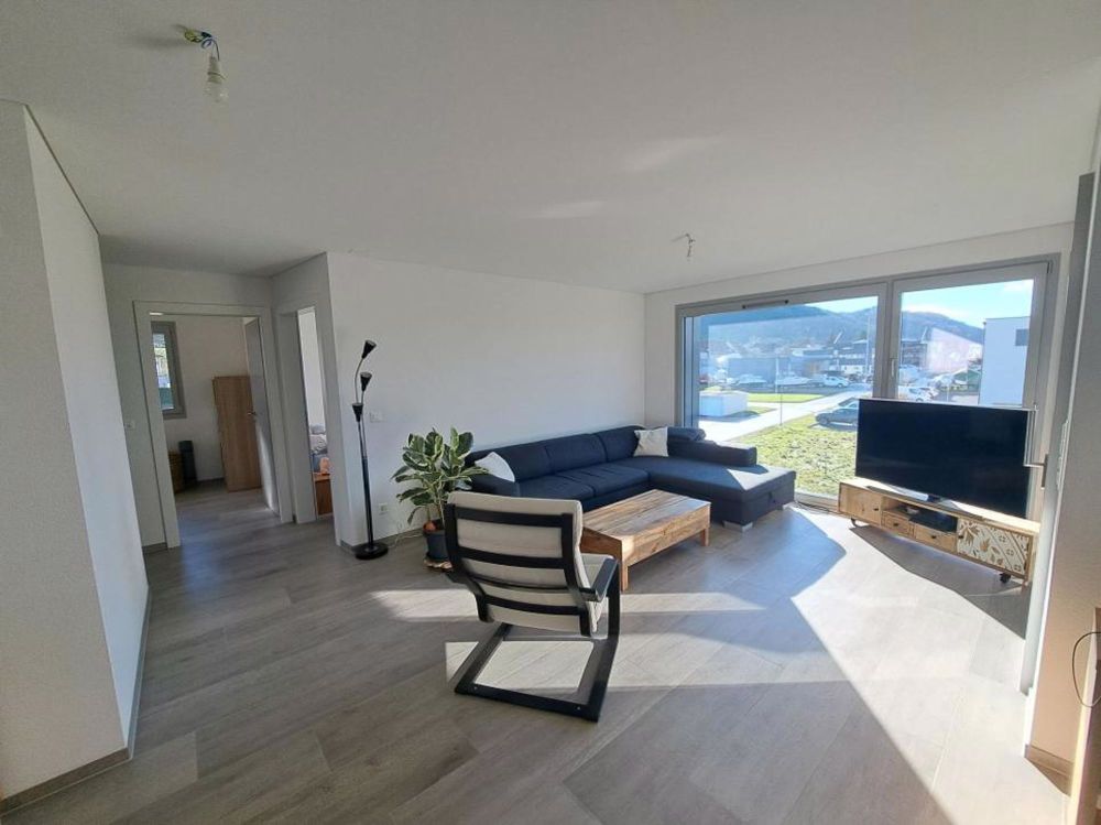 Cheyres Wohnung mit 3 1/2 Zimmern und großem Balkon mit Seeblick - Bild 2
