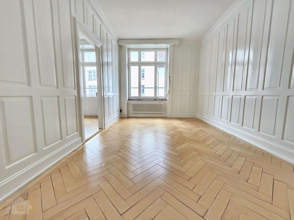KOMPLETT RENOVIERTE ALTWOHNUNG MITTEN IM ZENTRUM AN BESTER LAGE MIT DA - Wohnzimmer