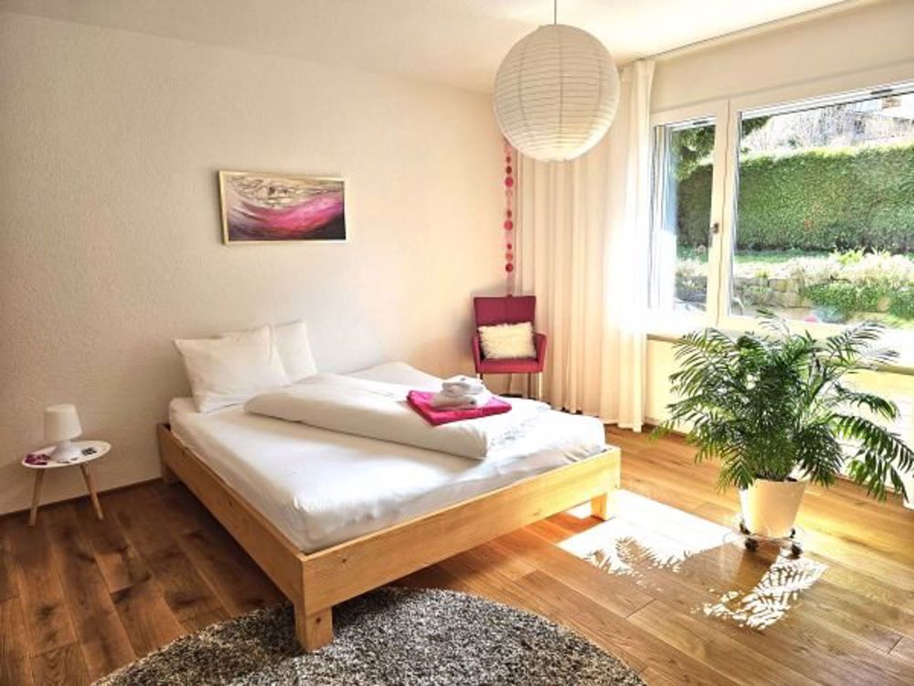 Steckborn, Zimmer mit Bad im Haus der Kristalle - Bild 2