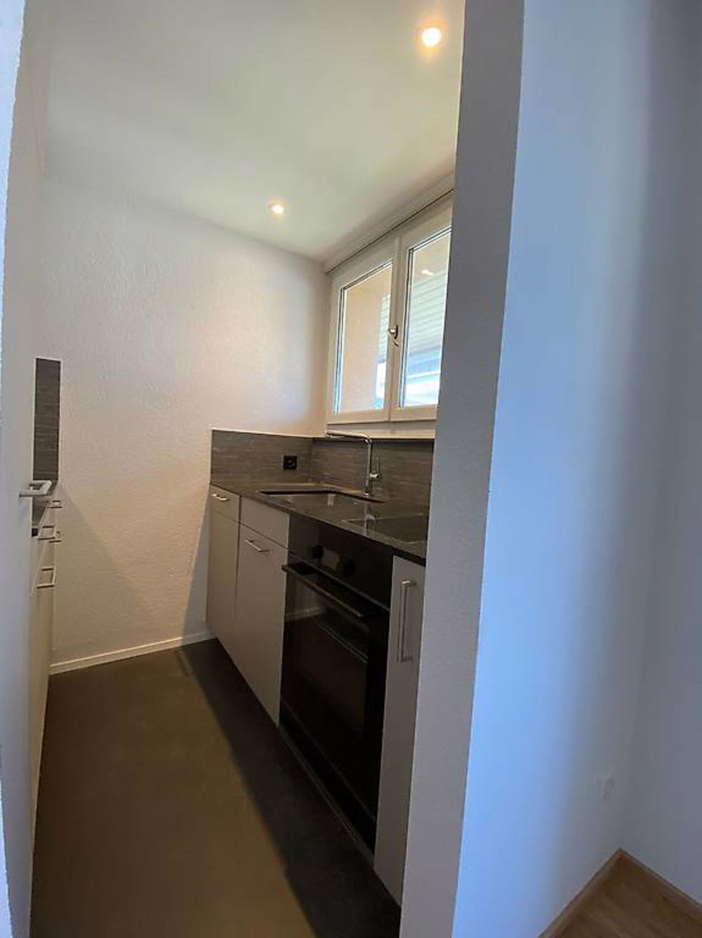 Helle 2- Zimmerwohnung mit Balkon, an ruhiger Lage. - Bild 3