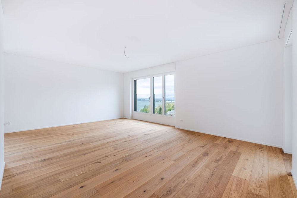 Einziehen und geniessen - Wohnen wo andere Ferien machen mit einmaliger Seesicht und Balkon - Bild 9