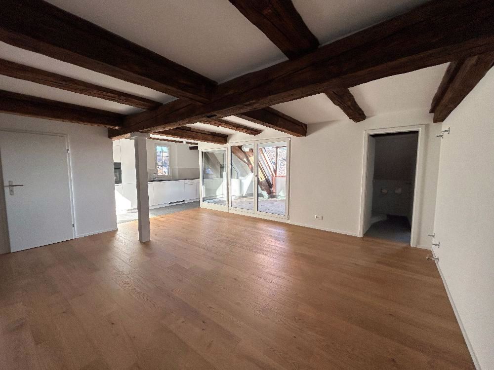 Faszinierende Ausblicke Erstvermietung neuer 4.5-Zimmer-Stadtwohnung - Wohnbereich sicht Küche