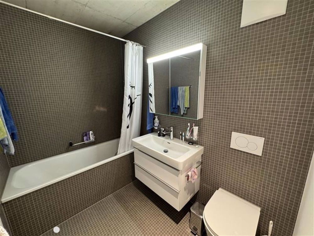 Moderne 3.5-Zimmer-Wohnung mit Balkon in Biel - Bild 2