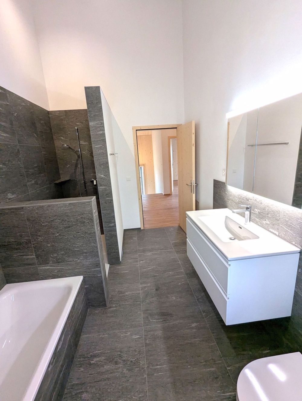 Erstbezug moderne charmante 4.5 Zimmer Wohnung - Bild 6