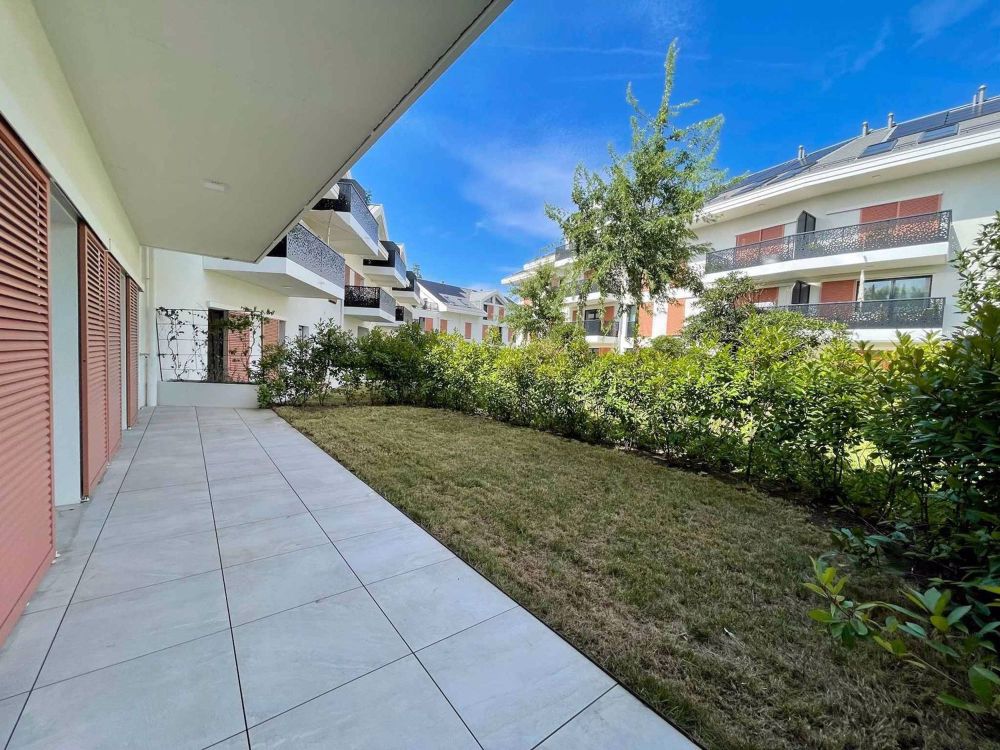 Charmanter Neubau-2.5-Zimmer-Wohnung mit Terrasse und Garten - Bild 6