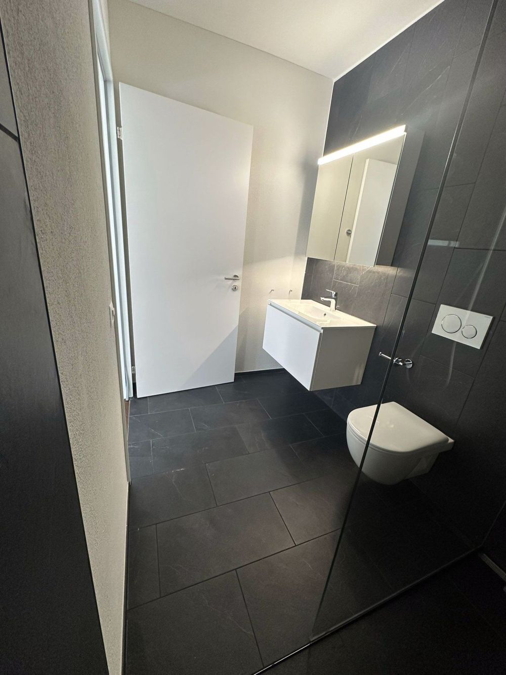 Erstbezug! Moderne, helle Wohnung mit Balkon, ruhig, zentral und top angebunden - Bild 4