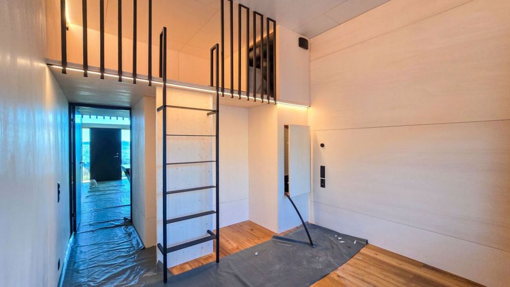 2.5 Zi-Tiny House mit unverbaubarem Weitblick - Schlafzimmer mit Galerie