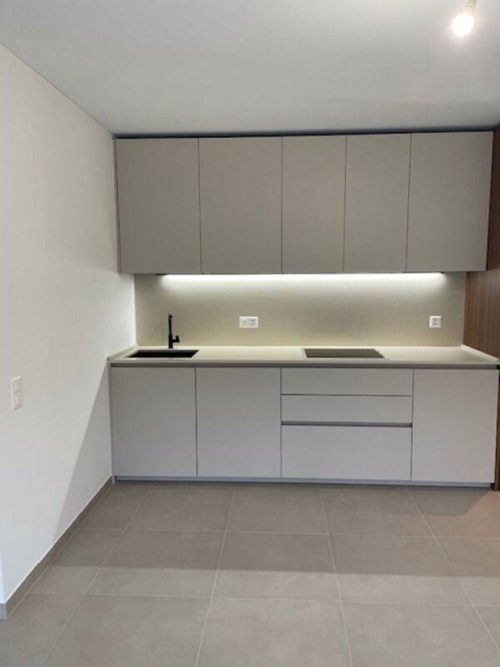 Mieten wir eine wunderschöne 2.5-Zimmer-Wohnung mit Garten - Bild 2