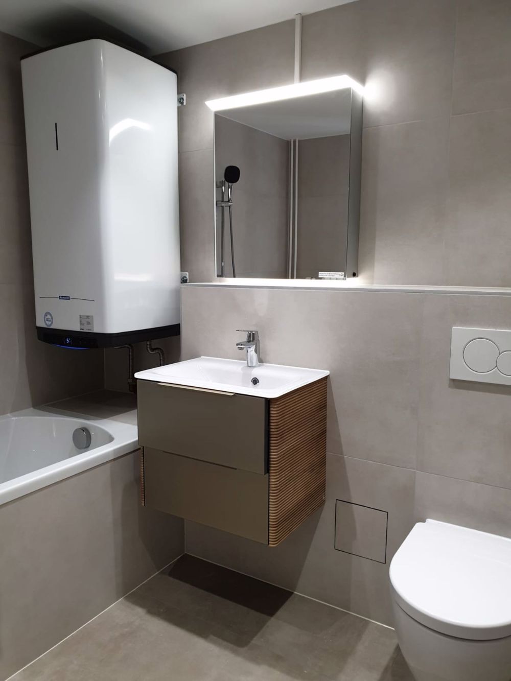 3.5-Zimmerwohnung mit Weitsicht und ganztägiger Sonne - Erstbezug nach gesamt Renovation - Bild 11