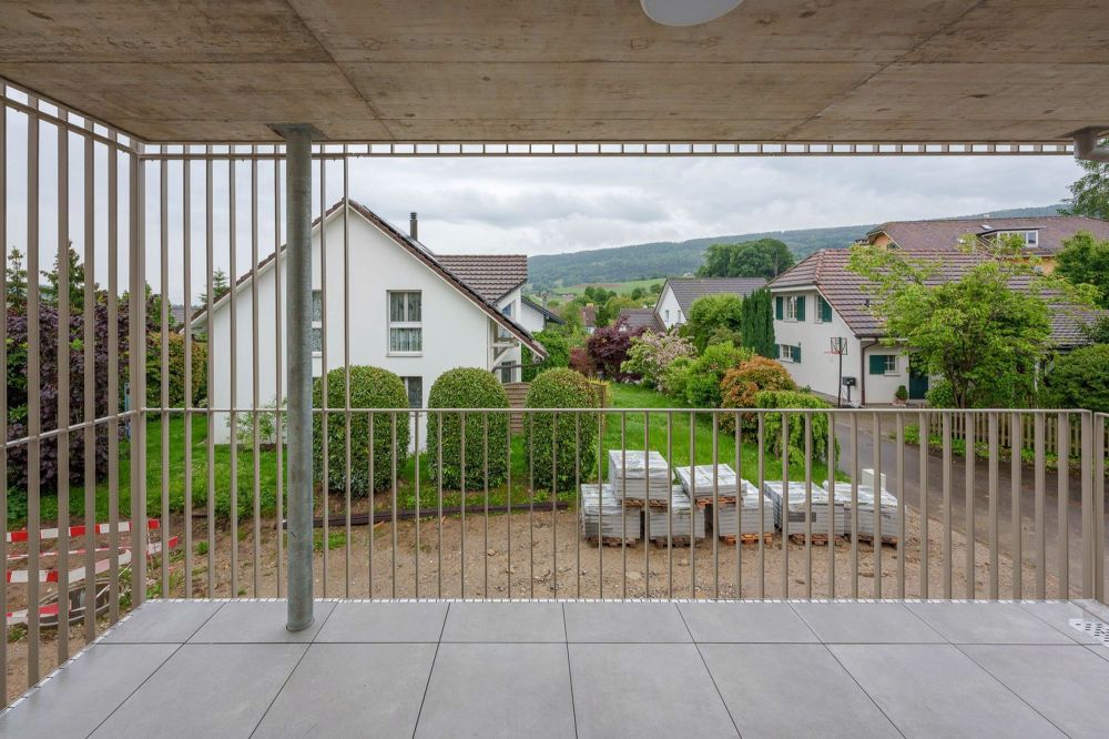 Moderne 2.5-Zimmer-Neubau-Wohnung mit Balkon in Niederweningen - Bild 11