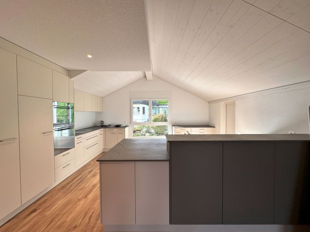 Schöne, grosse Dachwohnung mit Seesicht - Bild 2