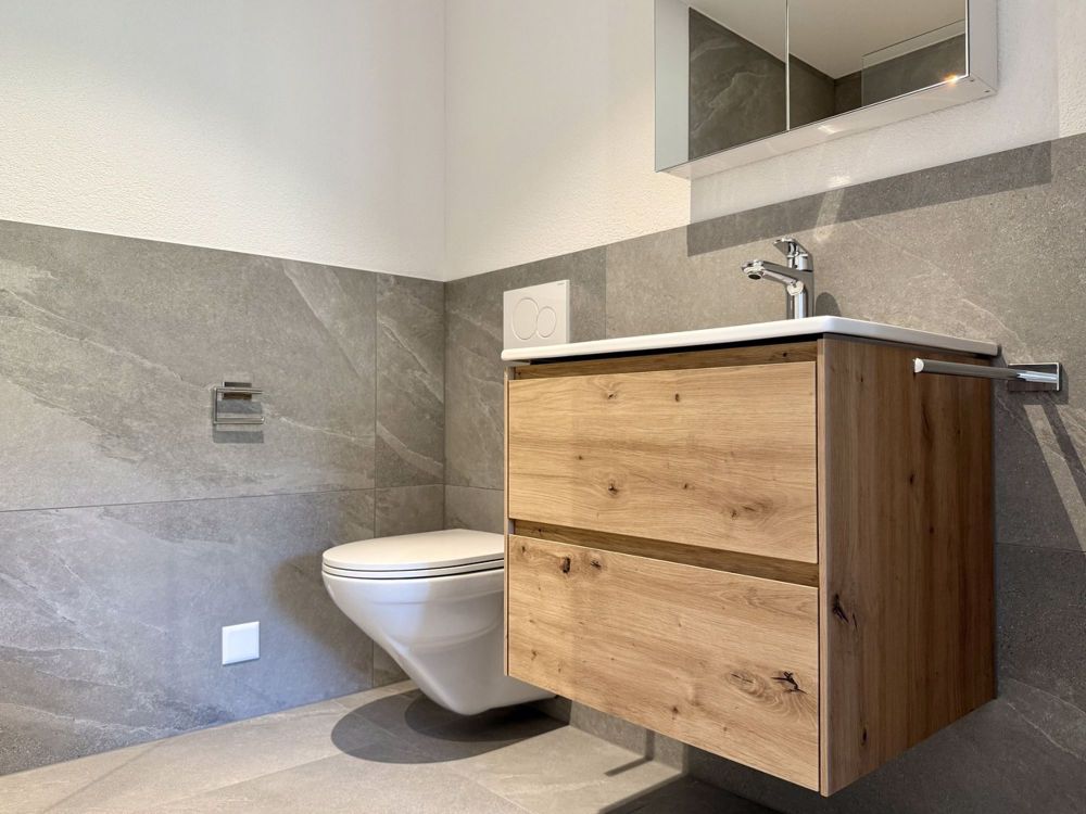 Moderne 4.5-Zimmer-Neubauwohnung mit Loggia - Erstvermietung - Dusche / WC