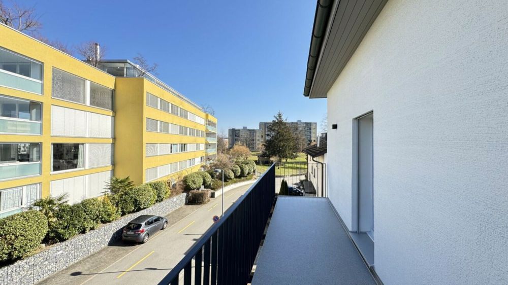 Erstbezug Top Moderne 3.5 Wohnung mit Aussicht auf die Berge - Bild 2