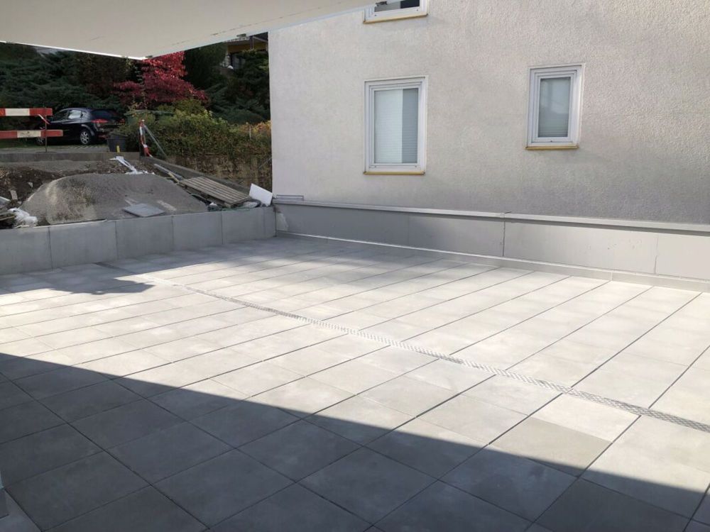 Zentral, modern mit grosser Terrasse und Seesicht (partiell) - Bild 10