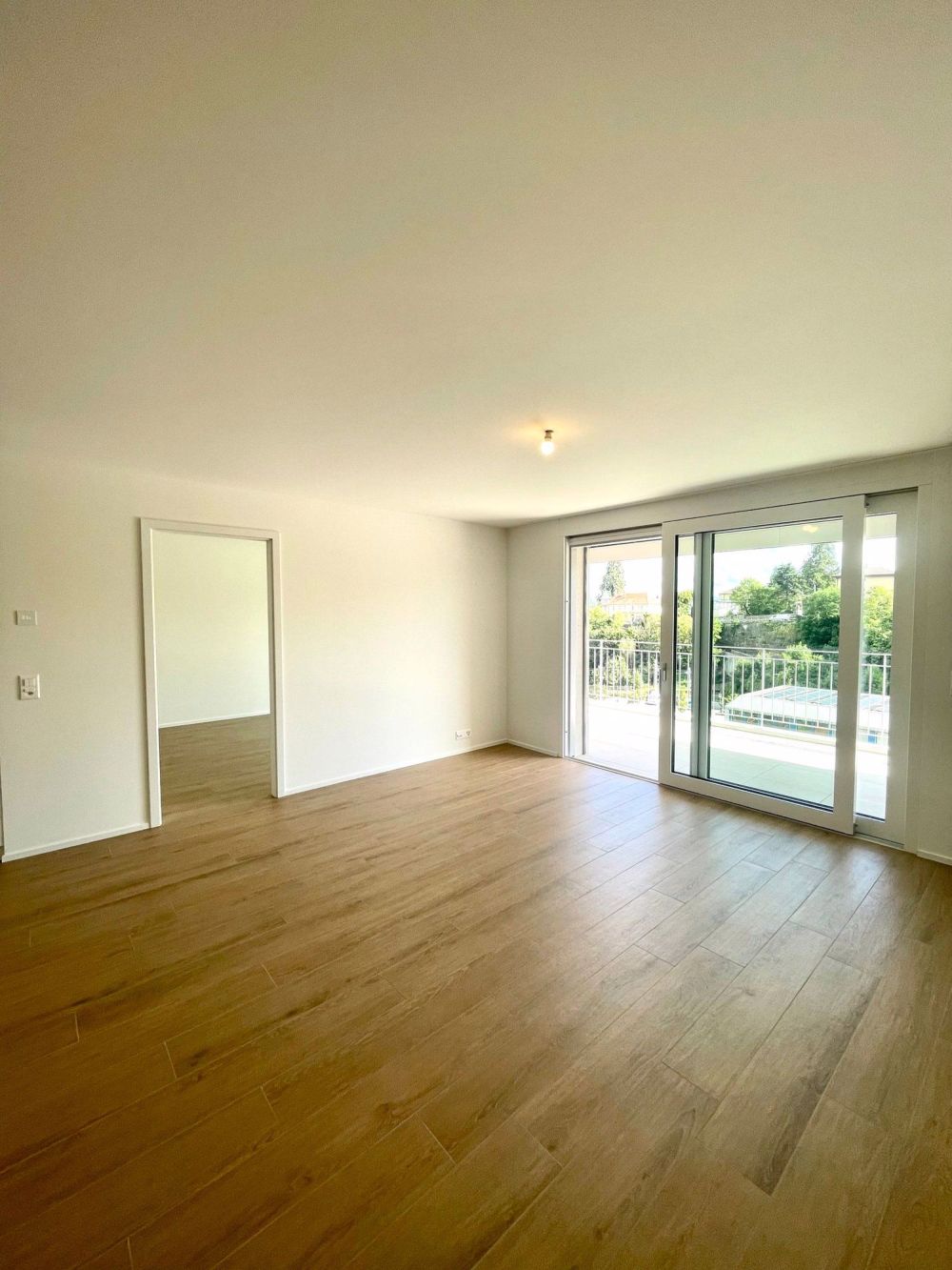 Schönes, völlig neues 2,5-Zimmer-Apartment im 2. Stock - Bild 4