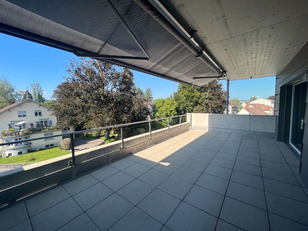 Moderne 4.5-Zimmer-Dachwohnung mit Panoramablick - Bild 1
