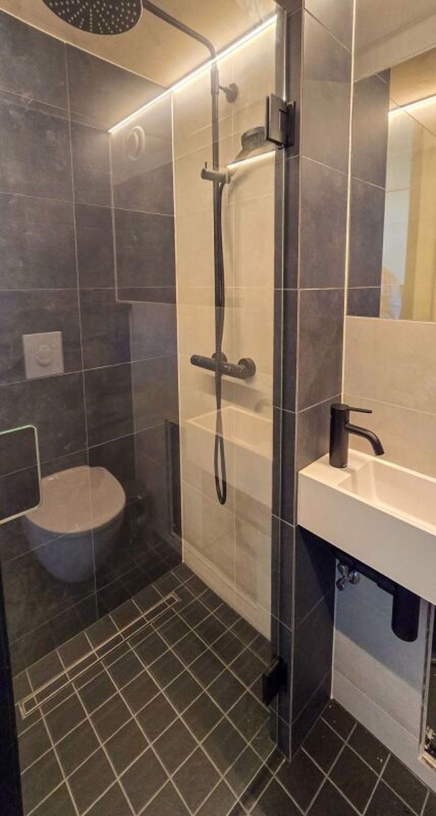 1.5 Zi-Tiny House an einmaliger Lage - Regendusche in Nasszelle