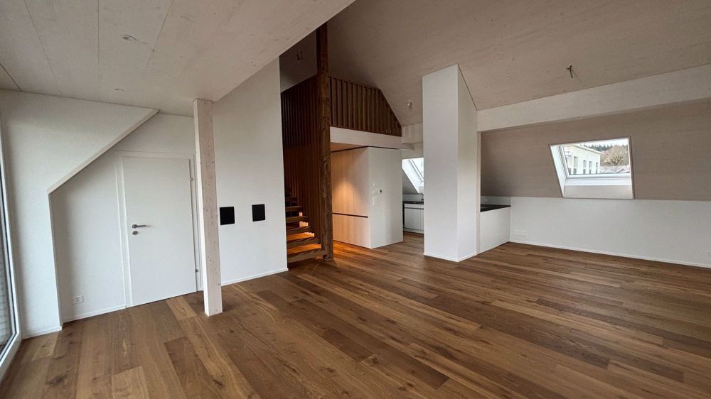 Charmante Dachwohnung mit Galerie und Panoramaausblick auf zentralschweizer Voralpen - Bild 7