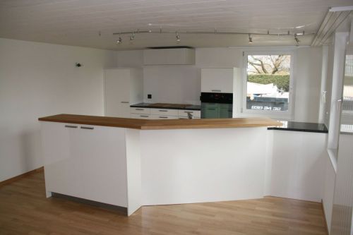 Küche mit moderner Bar