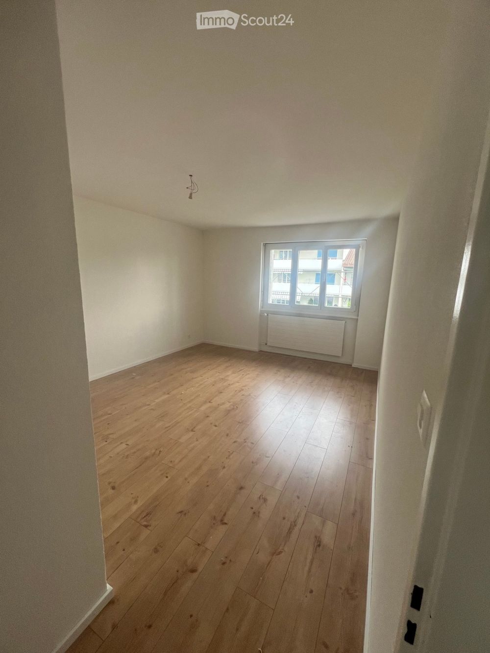 Moderne 4.5-Zimmer-Wohnung mit Balkon in Düdingen - Bild 6