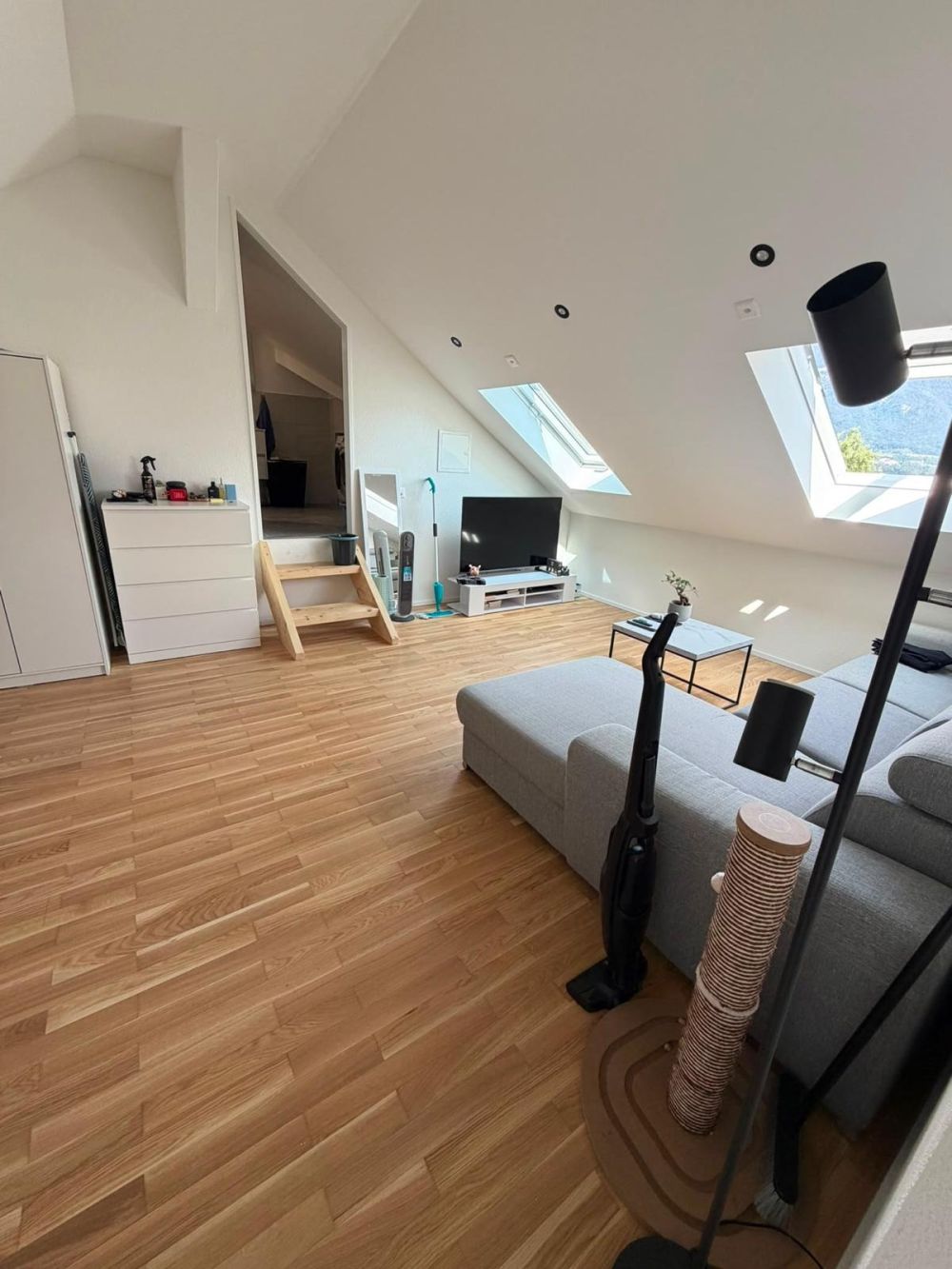 Kernsanierte, moderne 1.5-Zimmer-Dachwohnung in Sevelen - Bild 2