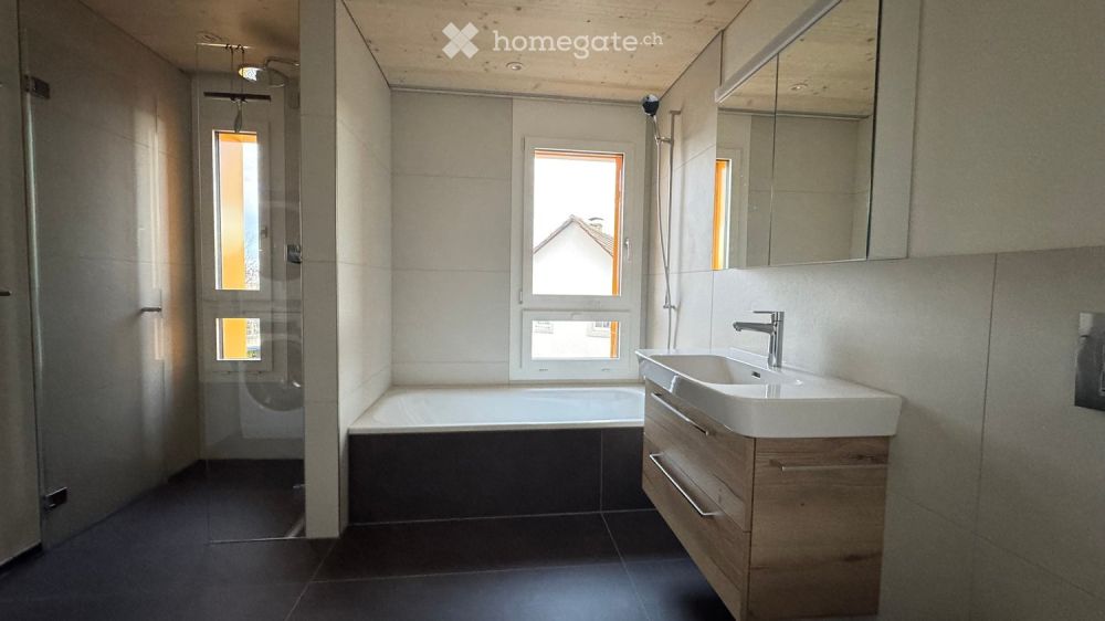 Moderne 3.5-Zimmer-Dachwohnung in Oberrieden mit Balkon und Garage - Bild 11