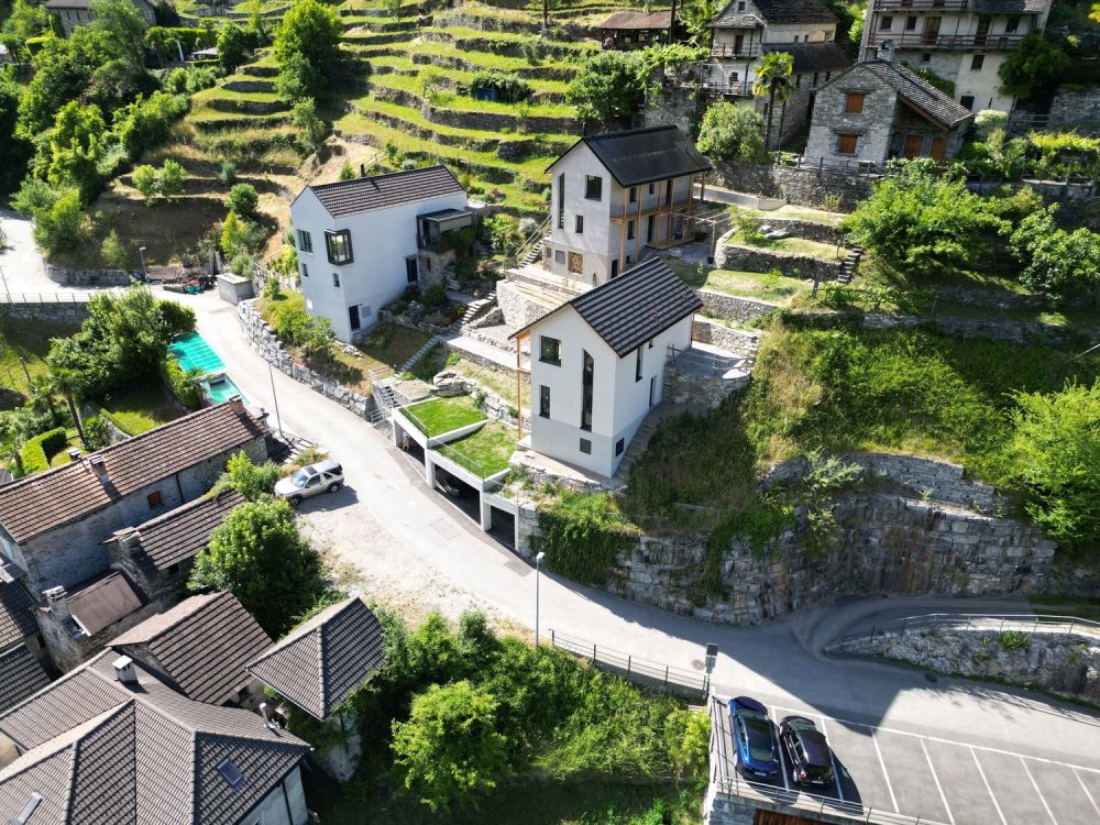 Casa unifamiliare con terreno e posti auto coperti - Bild 2
