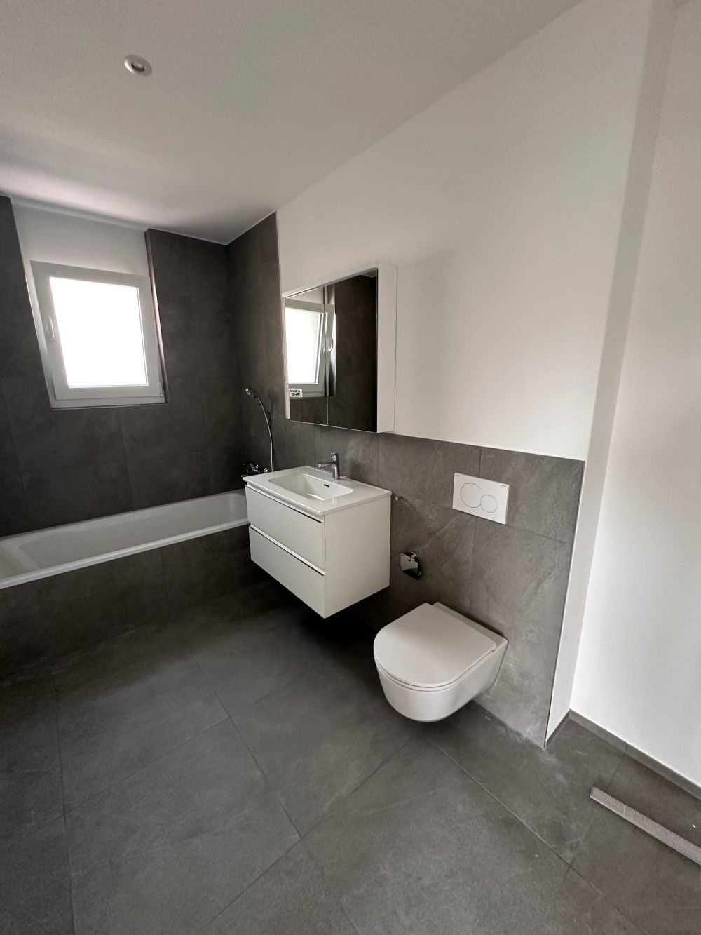 Moderne 4.5-Zimmer-Dachwohnung für Erstbezug in Huttwil bereit - Bild 12