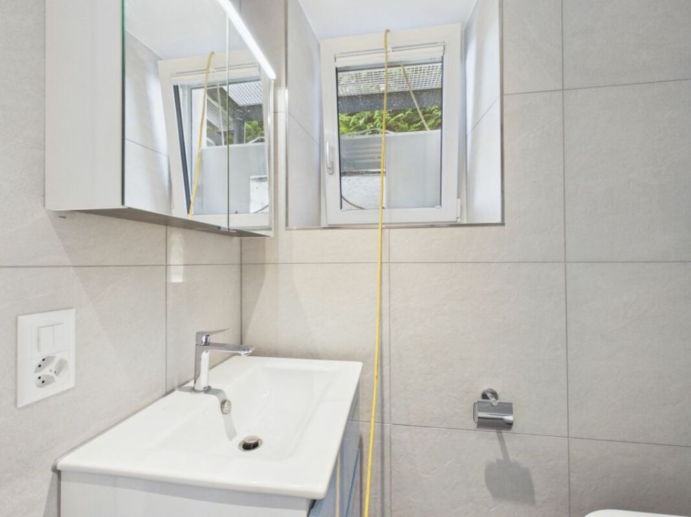 Exklusive 2.5-Zimmerwohnung | Erstbezug | Seesicht | Echtholzparkett | Sitzplatz | Waschturm - Bild 11