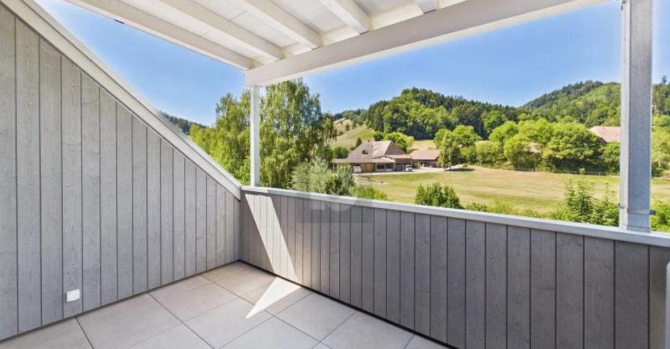ERSTBEZUG, IM EIGENTUMSSTANDARD, MIT VIEL HOLZ - Duplex 3.5 pièces - image - 4