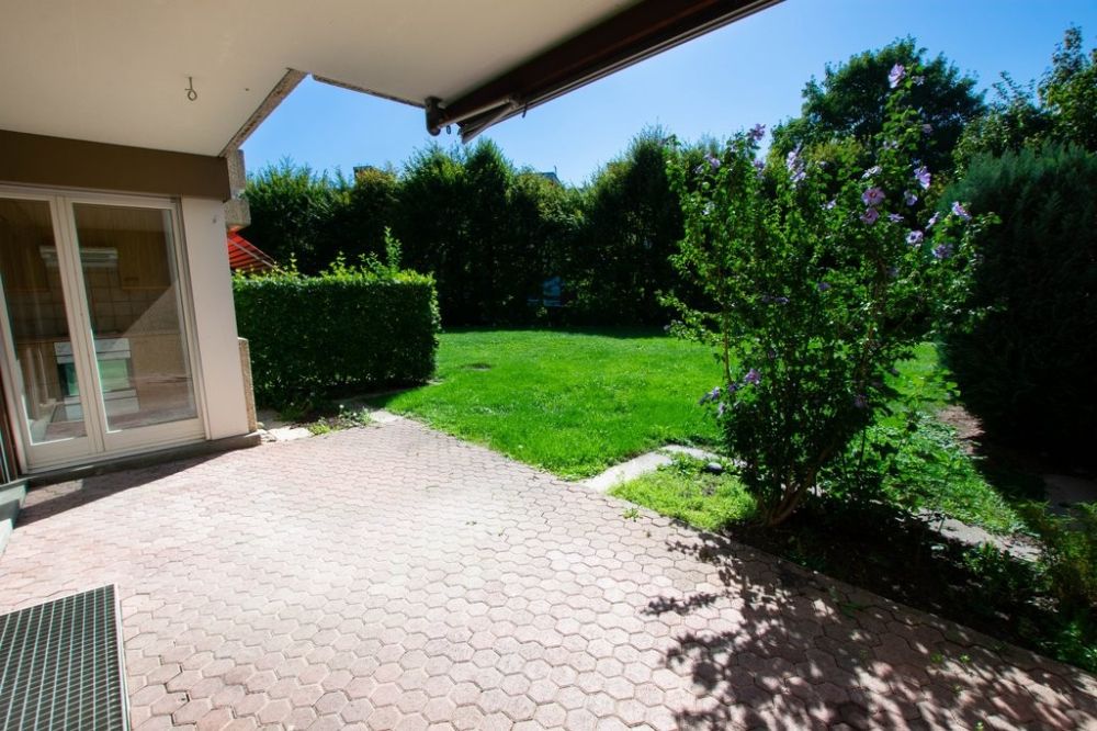 Befristete 4.5-Zimmer-Erdgeschosswohnung mit 2 Sitzplätzen - Sitzplatz