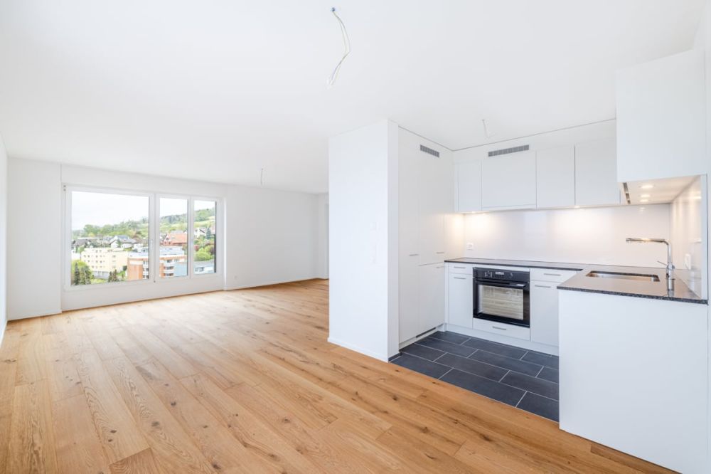 Einziehen und geniessen - Wohnen wo andere Ferien machen mit einmaliger Seesicht und Balkon - Bild 2