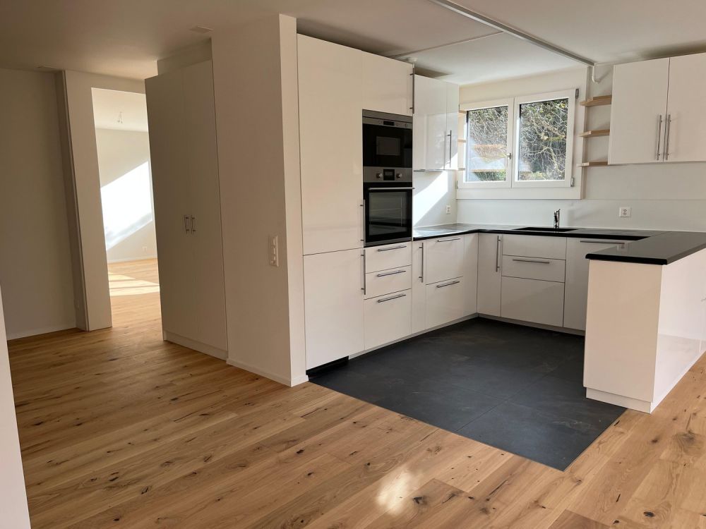 Sehr sonnige, ruhige, teilrenovierte 4.5-Zimmerwohnung - Bild 2