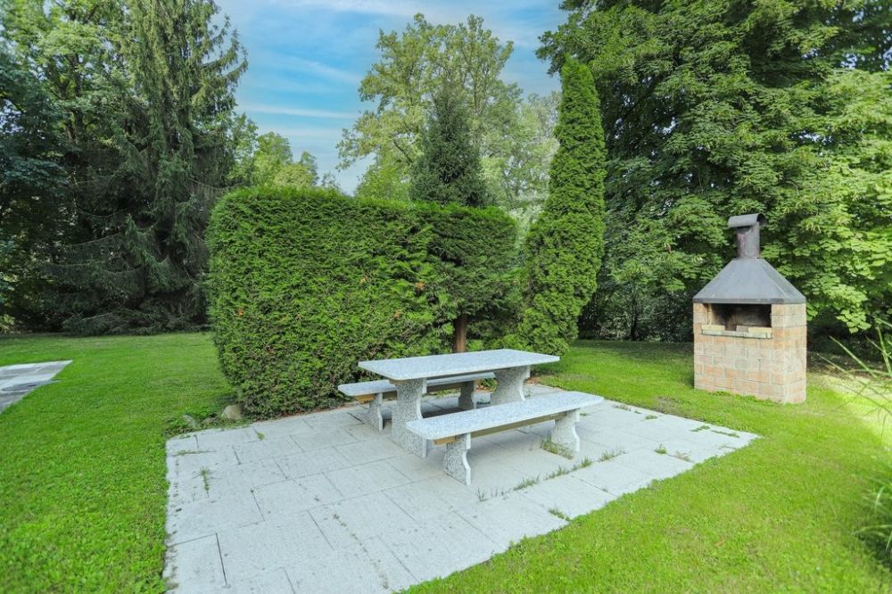 kernsanierte 5.5 Zimmer-Wohnung in grüner Umgebung! - Grillstelle