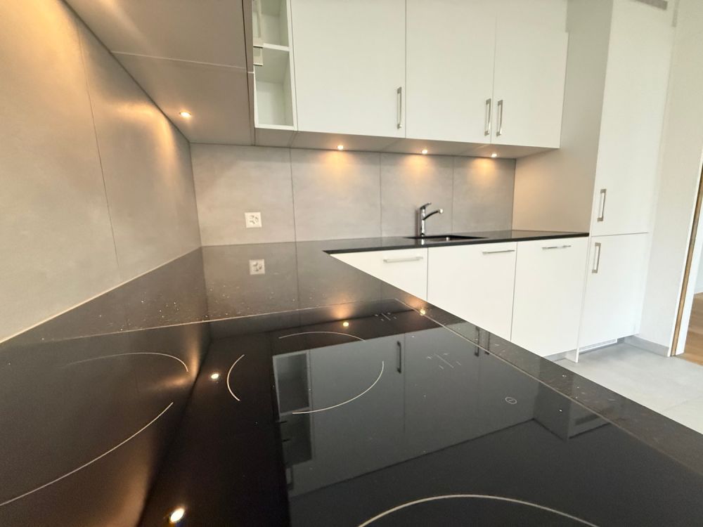 ERSTVERMIETUNG: 4.5-Zi-Wohnung mit Balkon in Brügg im Eigentumsstandart - Bild 2