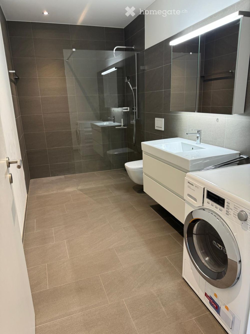 Zentrale 2,5 Zi-Wohnung topmodern - Bild 2