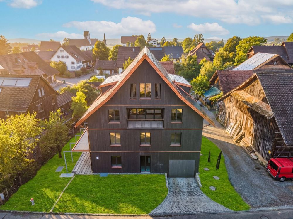 Grosszügige 5.5-Zimmer-Dachgeschoss-Maisonette mit Galerie & Loggia – Erstvermietung - Bild 1