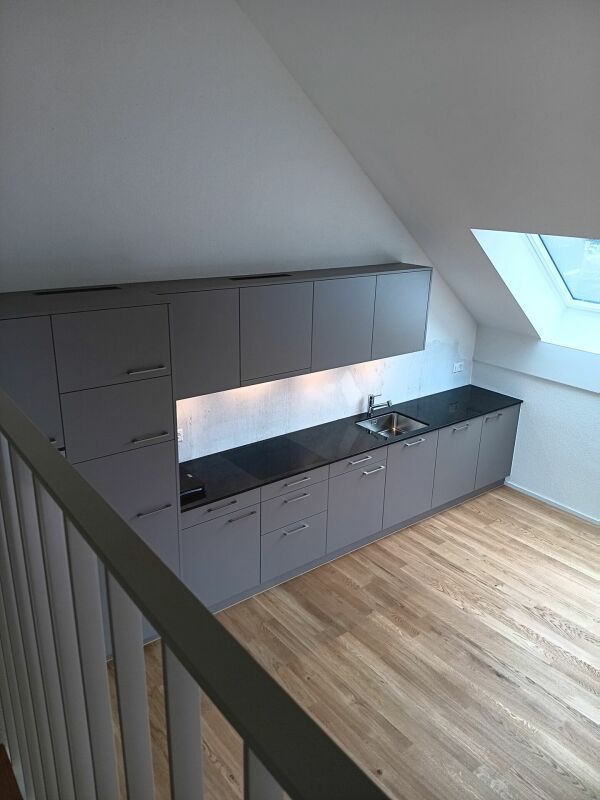 Wohnen und Arbeiten unter einem Dach in einer traumhaften 4.5- Zi- Dachwohnung mit Galerie - Bild 1